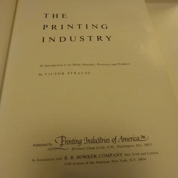 Vintage book. " The Printing Industry". 1967. By Victor Strauss. Large book - Picture 2 of 3
